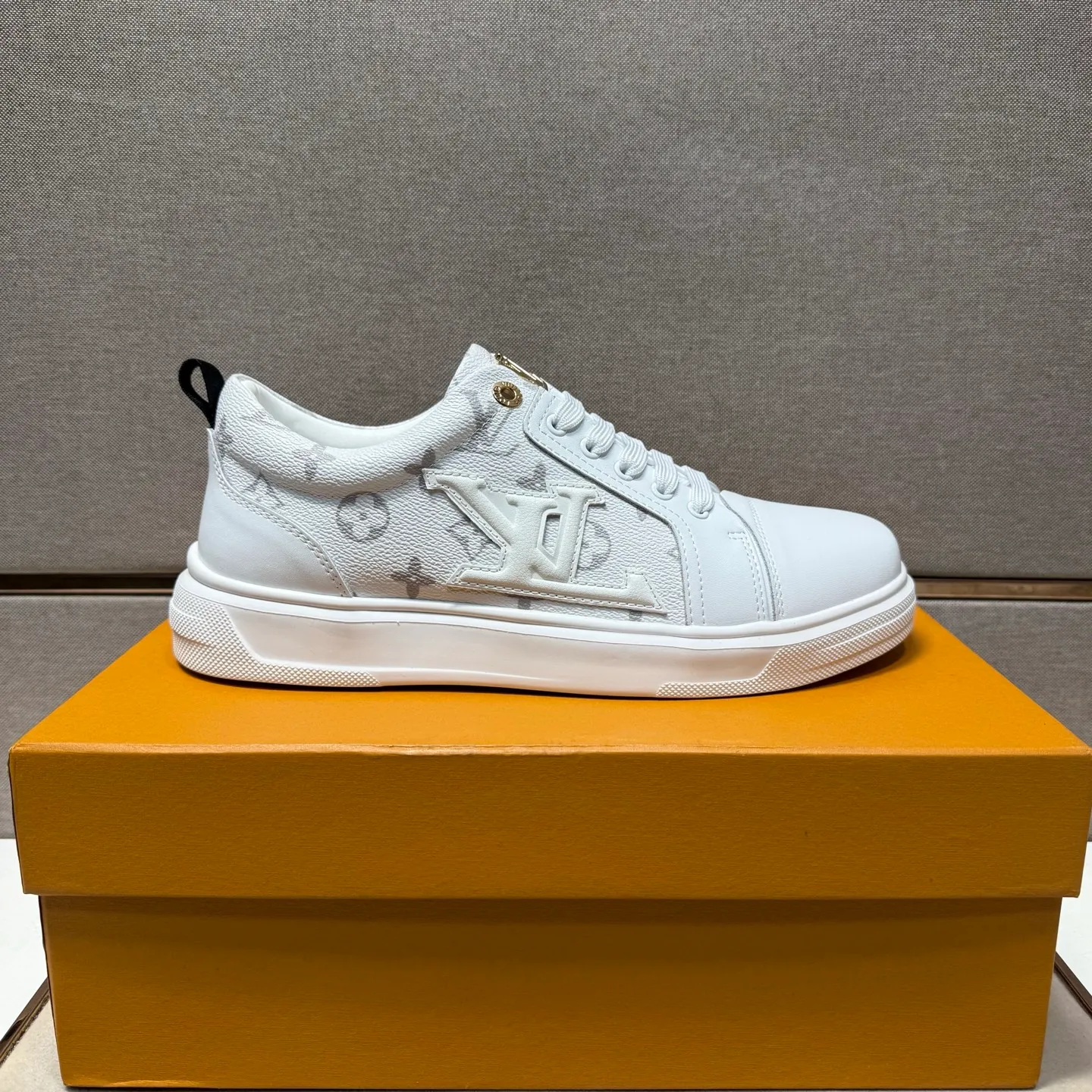 ⬛️Ex-factory price p400 [LV~] Men's casual shoes, 2025z cabinet sales simultaneously 🔶Code number: 38-44#️⃣ 🔷3 colors🔜The upper is made of multi-material splicing ➕Genuine leather lining, comfortable and breathable, sole: original comfortable and wear-resistant outsole, ⚠️real thing📱photographed🎬real thing is better📢📢📢